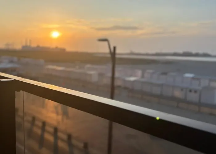 Les Justices Sea View & Nearby Bruges Apartment